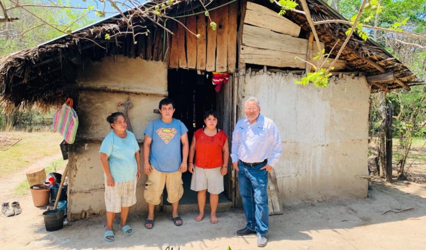 “La Sra. Maria Aracely Rubio Otero y familia agradecen al presidente por su apoyo”.
