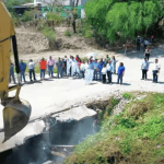 Banderazo de inicio a la construcción del puente vado
